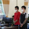 Hai bị cáo Nguyễn Hữu Tài và Phạm Nhật Quang tại tòa. (Ảnh: TTXVN phát)