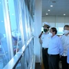 Phó Thủ tướng Chính phủ Lê Văn Thành kiểm tra thực tế Trung tâm điều hành sản xuất cảng Tân cảng Cát Lái. (Ảnh: TTXVN phát)