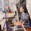 Nghệ sỹ Hà Như biểu diễn ca cổ tại nhà. (Nguồn: Báo Người lao động)