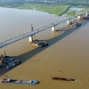 Cầu Vĩnh Tuy 2 dài 3,5km, rộng 19,25m, với bốn làn xe (hai làn xe cơ giới, một làn xe buýt, một làn tổng hợp và dải đi bộ. (Ảnh: Huy Hùng/TTXVN)