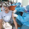 Người dân phường Thái Hòa, thị xã Tân Uyên, tỉnh Bình Dương được tiêm vaccine Vero Cell của Sinopharm, ngày 5/9. (Ảnh: TTXVN)