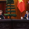 Thủ tướng Phạm Minh Chính tiếp Đại sứ Hà Lan tại Việt Nam Elsbeth Akkerman. (Ảnh: Dương Giang/TTXVN)