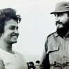 Nữ nhà báo Marta Rojas và lãnh tụ cách mạng Fidel Castro. (Nguồn: Asere)