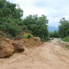 Điểm sạt lở đường tỉnh lộ ĐT 622B, xã Sơn Trà, huyện Trà Bồng đã được khắc phục để thông tuyến. (Ảnh: Sỹ Thắng/TTXVN)