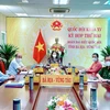 Đoàn đại biểu Quốc hội tỉnh Bà Rịa-Vũng Tàu thảo luận từ đầu cầu Văn phòng Đoàn Đại biểu Quốc hội tỉnh. (Ảnh: Đoàn Mạnh Dương/TTXVN)