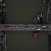 Cầu Như Nguyệt luôn trong tình trạng quá tải các xe tải trọng lớn. (Ảnh: Danh Lam/TTXVN)