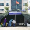 Người dân lấy mẫu xét nghiệm tầm soát SARS-CoV-2 tại Trung tâm y tế huyện Lâm Thao, tỉnh Phú Thọ. (Ảnh: Diệp Trương/TTXVN)
