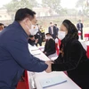 Chủ tịch Quốc hội Vương Đình Huệ với nhân dân xã Trung Lương, huyện Định Hóa. (Ảnh: Doãn Tấn/TTXVN)