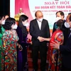 Chủ tịch nước Nguyễn Xuân Phúc với nhân dân phường Điện Biên, quận Ba Đình, Hà Nội. (Ảnh: Phạm Kiên/TTXVN)