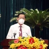 Chủ tịch Ủy ban Nhân dân Thành phố Hồ Chí Minh Phan Văn Mãi trả lời chất vấn của các đại biểu. (Ảnh: Xuân Khu/TTXVN)