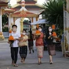 Người dân Lào dự lễ hội ThatLuang. (Nguồn: TTXVN)