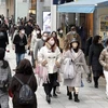 Người dân đeo khẩu trang phòng dịch COVID-19 tại Tokyo, Nhật Bản, ngày 30/1/2022. (Ảnh: Kyodo/ TTXVN)