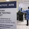 Một điểm xét nghiệm COVID-19 tại sân bay quốc tế Toronto Pearson ở Ontario, Canada. (Ảnh: THX/TTXVN)