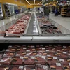 Bày bán thịt bò tại một siêu thị ở Buenos Aires, Argentina. (Ảnh: AFP/TTXVN)