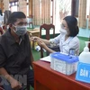 Tiêm vaccine ngừa COVID-19 cho người dân Đắk Nông. (Nguồn: TTXVN)