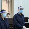 Hai bị cáo Tôn Nữ Thể Trang (trái) và Nguyễn Xuân Tĩnh tại phiên tòa xét xử. (Ảnh: Tiên Minh/TTXVN)