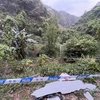 Mảnh vỡ của máy bay Hãng hàng không China Eastern Airlines được tìm thấy tại hiện trường vụ tai nạn thuộc khu tự trị dân tộc Choang Quảng Tây, Trung Quốc, ngày 22/3. (Ảnh: THX/TTXVN)