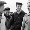 Đồng chí Lê Văn Lương, Bí thư Trung ương Đảng với công nhân vùng mỏ Quảng Ninh (Tháng 1/1967). (Ảnh: Ngọc Quán/ TTXVN)