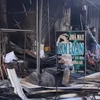 Nhiều kiốt tại Trung tâm thương mại thị trấn Cái Dầu thiệt hại nặng sau vụ hỏa hoạn. (Ảnh: TTXVN phát)