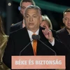 Thủ tướng Hungary Viktor Orban (giữa) phát biểu trước những người ủng hộ đảng Fidesz, tại Budapest, ngày 3/4. (Ảnh: THX/TTXVN)