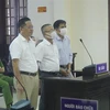 Ba bị cáo Lê Anh Dũng, Phan Bùi Bảo Thi và Nguyễn Huy tại phiên tòa. (Ảnh: Thanh Thủy/TTXVN)