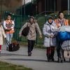 Người tị nạn Ukraine tại cửa khẩu biên giới Ukraine-Ba Lan ở Medyka ngày 7/4/2022. (Ảnh: PAP/TTXVN)