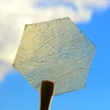 Vật liệu nhựa có thể tự hàn gắn nếu các mảnh vỡ được ghép lại với nhau ở nhiệt độ phòng. (Nguồn: Đại học Tokyo)
