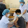 Tiêm vaccine phòng COVID-19 cho trẻ 5 đến dưới 12 tuổi ở Hà Nam. (Ảnh: Đại Nghĩa/TTXVN)