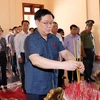 Chủ tịch Quốc hội Vương Đình Huệ dâng hương tại Khu tưởng niệm Thủ tướng Chính phủ Võ Văn Kiệt. (Ảnh: Doãn Tấn/TTXVN)