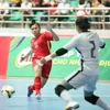 Pha sút bóng đối mặt với thủ môn của cầu thủ Đinh Thị Ngọc Hân. (Ảnh: Thanh Tùng/TTXVN)
