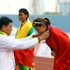 Trao huy chương Vàng nội dung đi bộ 20km nữ cho vận động viên Nguyễn Thị Thanh Phúc (Việt Nam). (Ảnh: Huy Hùng/TTXVN)