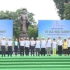 Các đại biểu thể hiện quyết tâm chung tay hành đồng vì Hà Nội xanh. (Nguồn: Hanoi.gov.vn)