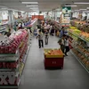 Người dân mua sắm tại một siêu thị ở Pyongyang, Hàn Quốc. (Ảnh: AFP/TTXVN)