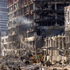 Những tòa nhà bị phá hủy trong xung đột tại tại phía bắc thủ đô Kiev, Ukraine. (Ảnh: AFP/TTXVN)