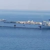 Tàu bệnh viện USNS Mercy (T-AH19) thuộc Bộ Tư lệnh Hải vận Quân sự Hoa Kỳ cập cảng Vũng Rô, Phú Yên. (Ảnh: TTXVN phát)