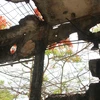 Những bức tường của ngôi trường loang lổ bởi vết bom, đạn. (Ảnh: Thanh Thủy/TTXVN)