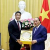 Chủ tịch nước Nguyễn Xuân Phúc tiếp ông Philipp Rosler, Lãnh sự danh dự Việt Nam tại Thụy Sĩ. (Ảnh: Thống Nhất/TTXVN)