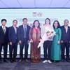 Các đại biểu dự gặp mặt tặng hoa chúc mừng bà Emmanuelle Pavillon-Grosser, Tổng Lãnh sự Cộng hòa Pháp tại Thành phố Hồ Chí Minh. (Ảnh: Xuân Khu/TTXVN)