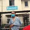 Ông Lê Văn Ba, trú tại xã Lộc Phú, huyện Bảo Lâm bị các đối tượng đánh gãy tay khi đang quay phim ghi lại hiện trường vụ phá rừng trái phép. (Ảnh: TTXVN phát)