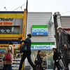Chuỗi cửa hàng tiện ích FamilyMart công bố kế hoạch tăng giá từ ngày 23/8. (Ảnh: AFP/TTXVN)