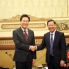 Ông Phan Văn Mãi, Chủ tịch UBND Thành phố Hồ Chí Minh (phải) tiếp ông Oh Se-Hoon, Thị trưởng thành phố Seoul, Hàn Quốc. (Ảnh: Xuân Khu/TTXVN)