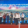 Lễ trao giấy chứng nhận đăng ký đầu tư và khởi công Tổ hợp dự án nhà máy, nhà xưởng cao cấp tại khu vực Đầm Nhà Mạc. (Nguồn: Nongnghiep.vn)