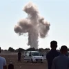 Khói bốc lên sau một cuộc không kích xuống thị trấn Ain al-Arab của Syria, giáp giới với tỉnh Sanliurfa, Thổ Nhĩ Kỳ. (Ảnh: AFP/TTXVN)