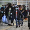 Người di cư trở về El Ceibo, Guatemala, sau khi bị trục xuất khỏi Mỹ và Mexico. (Ảnh: AFP/TTXVN)