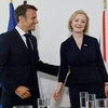 Thủ tướng Anh Liz Truss (phải) và Tổng thống Pháp Emmanuel Macron. (Nguồn: AFP)