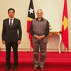 Đại sứ Đặc mệnh toàn quyền Việt Nam tại Indonesia kiêm nhiệm Timor Leste Tạ Văn Thông chụp ảnh chung với Tổng thống Timor Leste José Ramos Horta. (Ảnh: TTXVN phát)