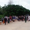 Công dân Việt Nam về đến Cửa khẩu Quốc tế Hà Tiên. (Ảnh: TTXVN phát)