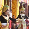 Trình diễn các điệu múa của dân tộc Khmer. (Ảnh: Nhật Bình/TTXVN)
