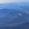Máy bay ném bom B-1B của không lực Mỹ (giữa) cùng 4 máy bay chiến đấu F-16 và 4 tiêm kích F-35 của Hàn Quốc tham gia cuộc tập trận không quân chung Vigilant Storm ở Hàn Quốc, ngày 5/11. (Ảnh: AFP/TTXVN)