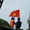Cảnh sát biển Việt Nam kết hợp làm nhiệm vụ đồng hành với ngư dân trong quá trình tuần tra liên hợp. (Ảnh: Minh Huệ/TTXVN)